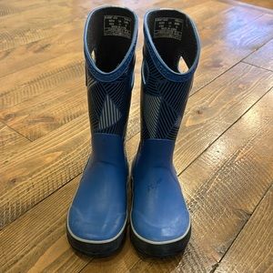 Kids Bogs rain boots! ☔️🌧️